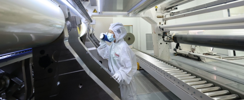 技術(shù)攻堅(jiān)結(jié)碩果！合肥樂(lè)凱成功下線(xiàn)超寬幅超薄高端光學(xué)聚酯薄膜